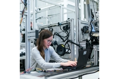 Image Woman at computer.